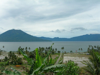 Pemandangan Danau Ranau