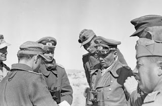 Rommel con su staff en El Aghelia, 1942