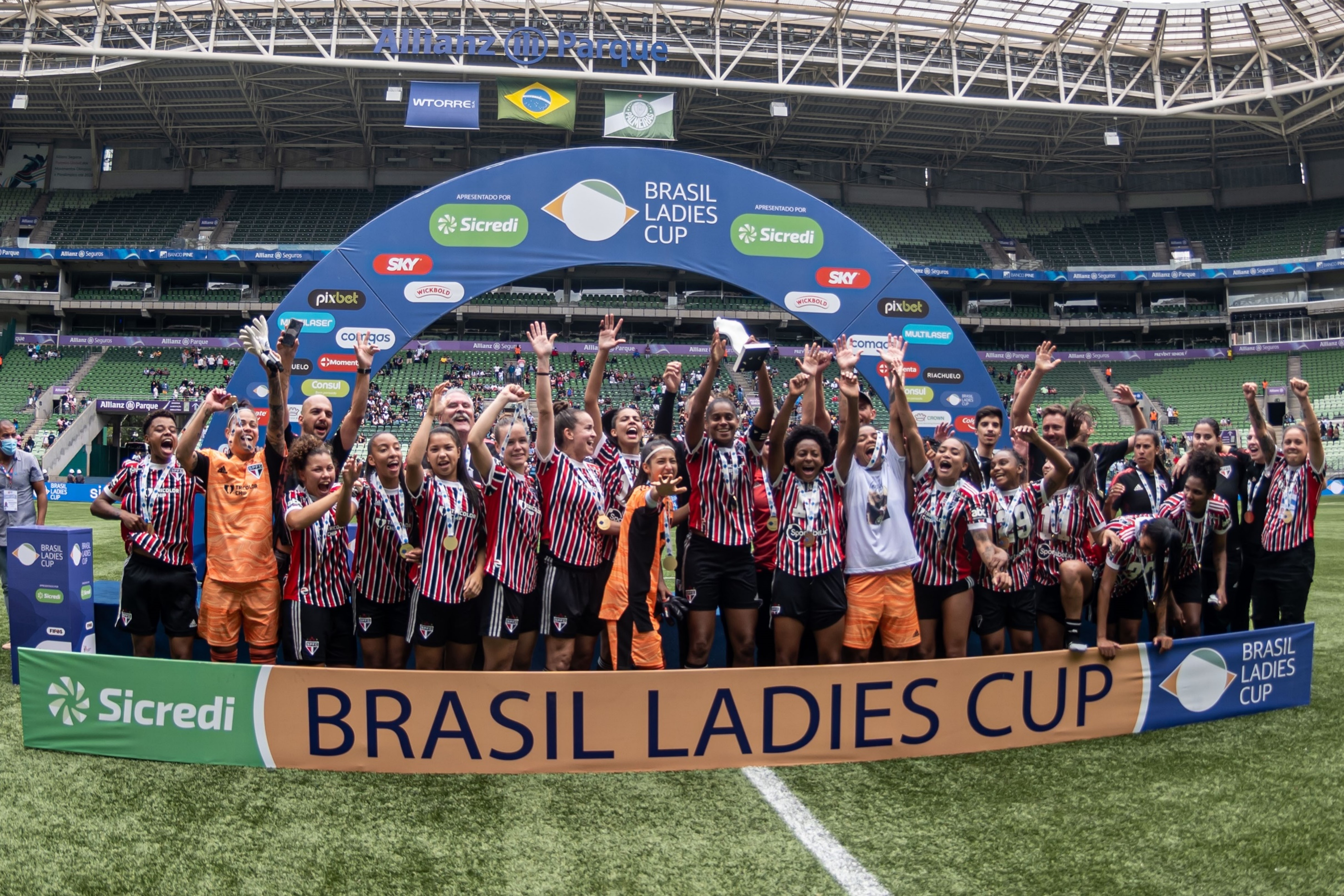 Copa Sul-Americana, Champions League, Finalíssima feminina… Futebol é  destaque na programação do SBT em abril – Auvaro Maia – Bastidores do Rádio  e TV