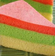 Membuat kue bolu kukus lapis bertujuan untuk menyajikan kue dengan tampilan warna RESEP KUE BOLU KUKUS LAPIS