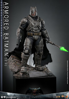 Action Figure 1/6 Armored Batman [ Version 2.0 ][ Batman Vs Superman: Dawn Of Justice ], Hot Toys