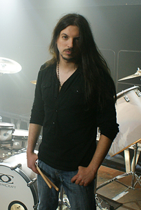 BATERISTA FALA SOBRE A SUA ATUAL BANDA, STRATOVARIUS, SYMFONIA E OUTROS PROJETOS. 