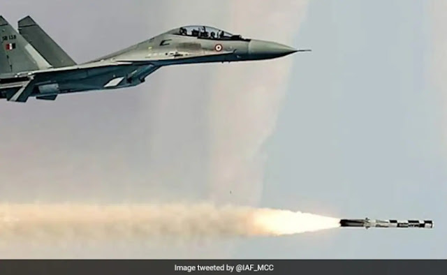 பிரம்மோஸ் ஏவுகணையை வெற்றிகரமாக சோதித்த இந்திய விமானப்படை / Indian Air Force successfully test-fired BrahMos missile