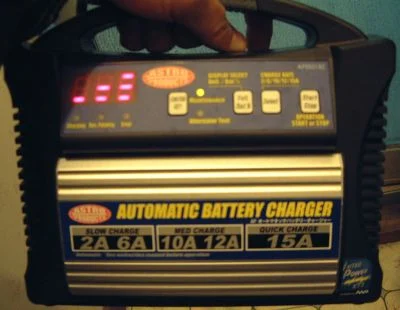 ローバーミニクーパーのバッテリーチャージャーMaintenance Mode