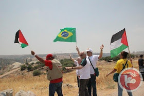 Brasileiros e palestinos em protesta contra o Muro do Apartheid