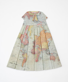 Roupa ou obra de arte? Vestidos feitos com mapas!