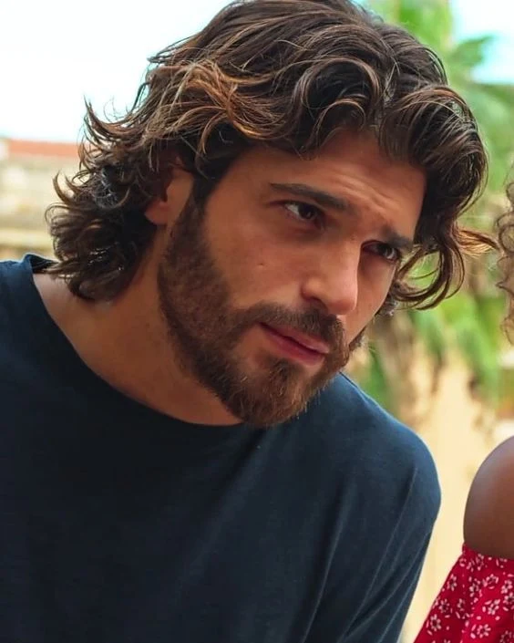 The series "Viola Come Il Mare," in which Can Yaman plays the lead role, has been airing in many countries around the world and recently started streaming on the digital platform BluTV in Turkey.