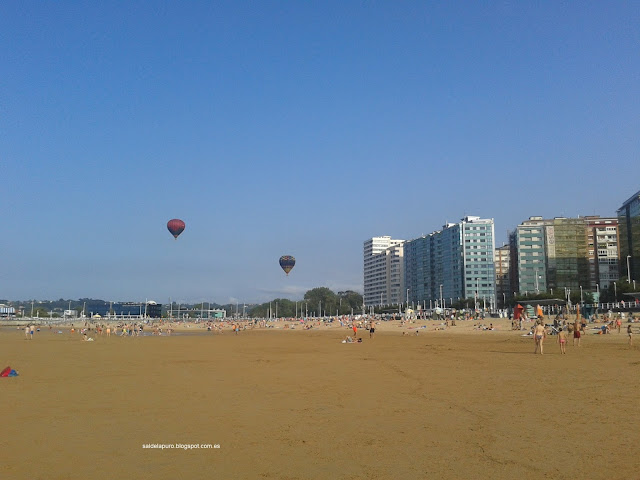 globos-playa-san-lorenzo-gijon