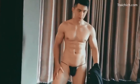 Dang Quoc Dat exercise and relax