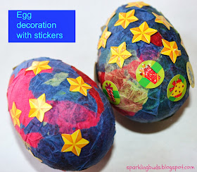 http://sparklingbuds.blogspot.com/2014/03/egg-decoration-with-stickers.html