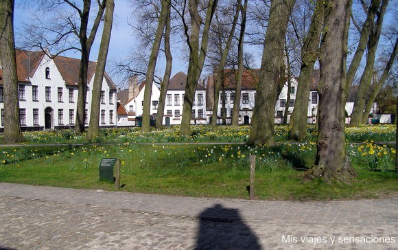 Begihnhof o Convento de las Beguinas, Brujas, Bélgica