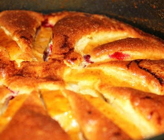 Бретонский пирог с клюквой и яблоками