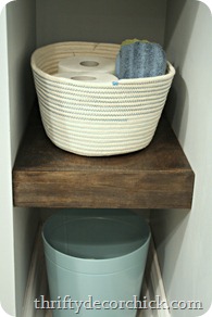decorating bathroom shelves