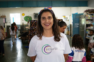  A atriz e arte-educadora Priscila Fialho conta como se deu a parceria entre o grupo Ecoarte e a ONG Waves For Water