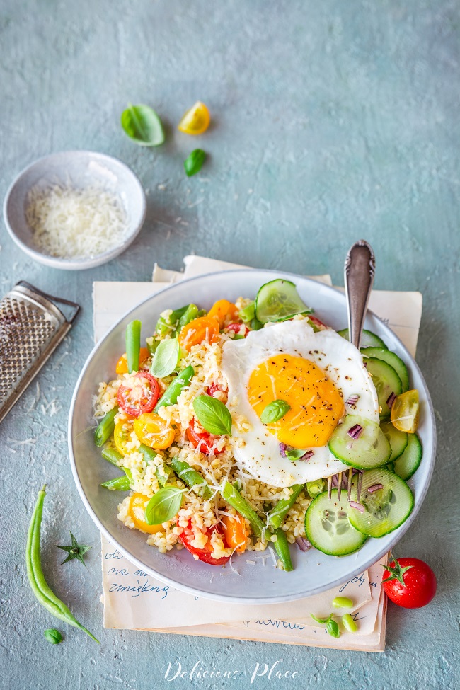 Bulgur z fasolką szparagową i pomidorkami