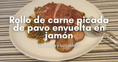 Rollo de carne picada de pavo envuelta en jamón