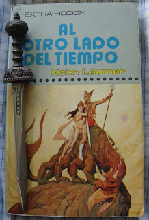 Portada del libro Al otro lado del tiempo, de Keith Laumer