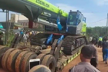 1,5 Jam Evakuasi Truk Patah AS di Banyuasin, Jalan Palembang-Betung Macet