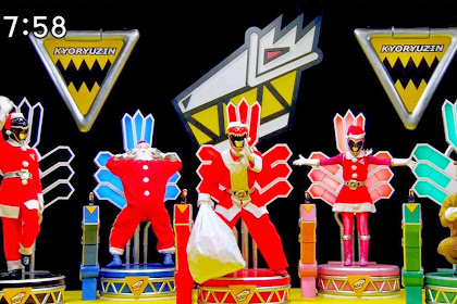 ToQger vs Kyoryuger - New Movie Scans