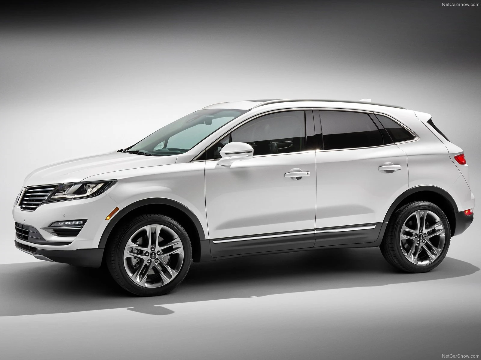 Hình ảnh xe ô tô Lincoln MKC 2015 & nội ngoại thất