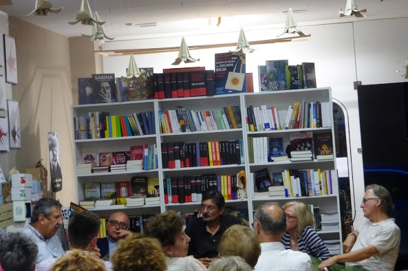 Fotografía de la presentación de El crimen de la calle de Fuencarral  en la librería gijonesa La buena letra