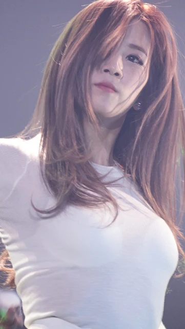 Chorong has a scar on her right arm and she would often wear a bandage just to cover it up.