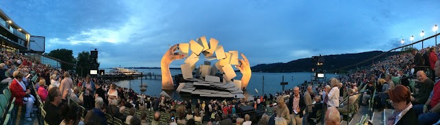 göl üzerinde "carmen"
