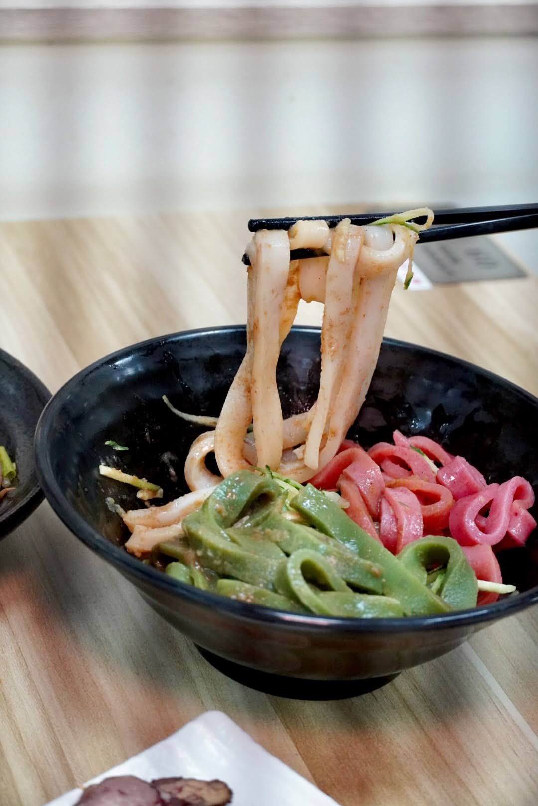 台南安平美食 ｜玉芳張媽媽麵食館 ｜真材實料的牛舌炒餅、嗆鍋麵！傳承超過一甲子的正宗二空涼麵