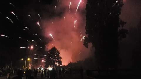 Angol : Fallido lanzamiento de Fuegos artificiales explotan a nivel del suelo, no lograrón alcanzar altura.