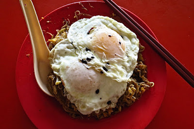 Hai Yan Fried Kway Teow Mee (海燕潮州炒粿条麵), bee hoon eggs