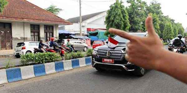 presiden diatas semua golongan lambang jari