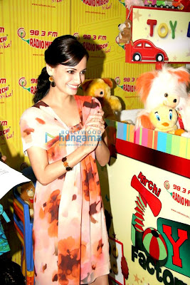 Dia Mirza celebrates 98.3 FM Radio Mirchi's 8th birthday with NGO kids image