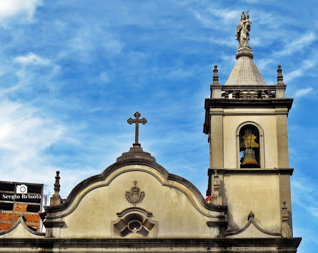 Close-up do coroamento e torre da Igreja Nossa Senhora do Carmo - Sé - São Paulo