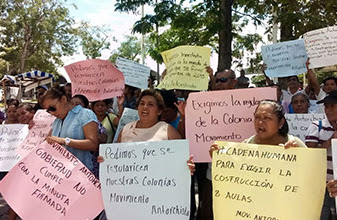 Plantón en Palacio: Colonos de “Fraternidad” y “Mártires Antorchistas” quieren que les cumplan