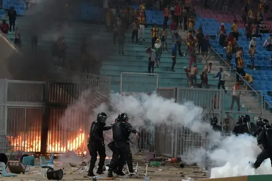 Esperance must play in empty stadium after crowd trouble