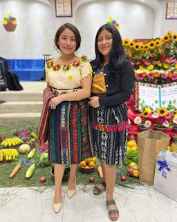 Mujeres con ropa tradicional de Guatemala