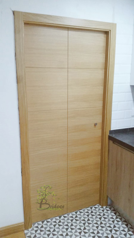 Bridoor S.L: Puerta plegable de madera para espacios pequeños