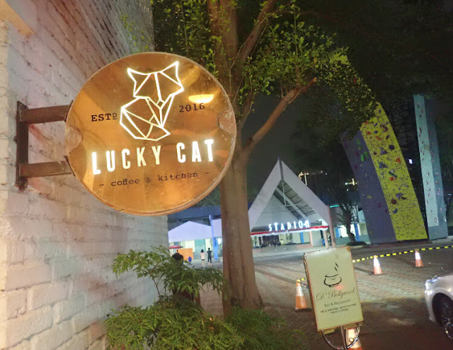 lucky cat coffee & kitchen plaza festival