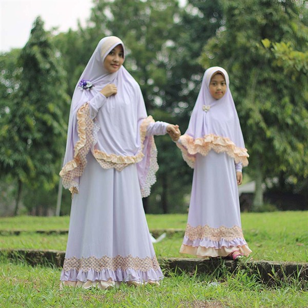  Suasana lebaran menjadi momen yang sangat dinanti bagi umat muslim khususnya 21 Trend Model Busana Muslimah Syar'i Terbaru untuk Idulfitri 2017/2018