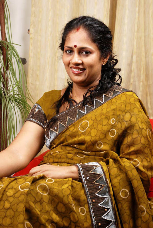 Lakshmi Ramakrishnan South Old Mallu Aunty Latest PicsPhotos glamour images