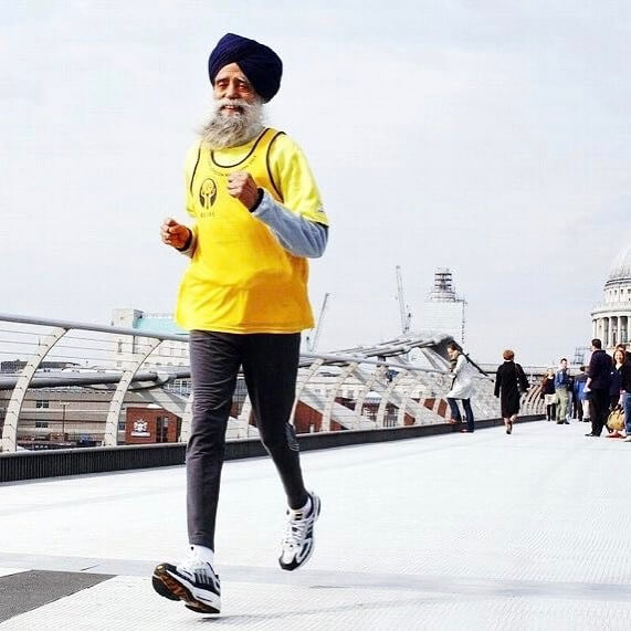 15 Pictures That Prove How Incredibly Powerful The Human Soul Can Be - 100-year-old Fauja Singh holds the world record as the legendary – British Sikh centenarian marathon runner.