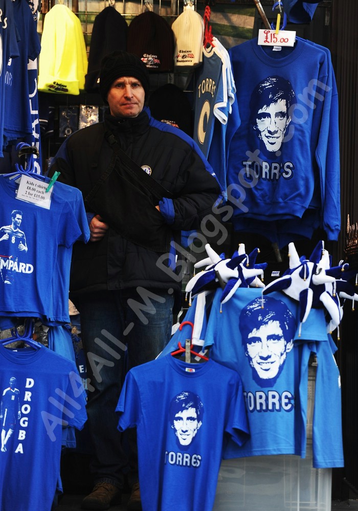 Chelsea Fans supporting Torres