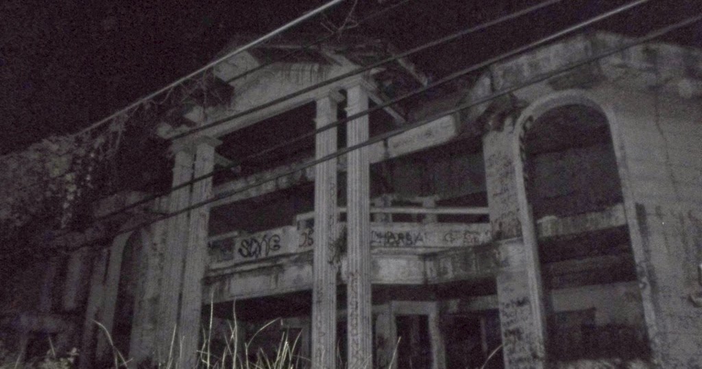 Rumah Hantu Darmo dan Misteri di Dalamnya