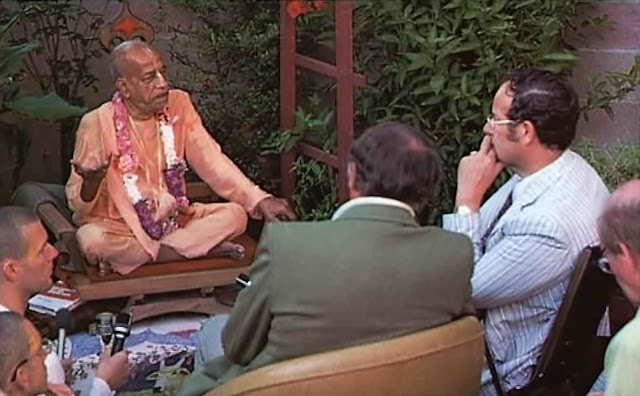 Srila Prabhupada Teaches College Professors