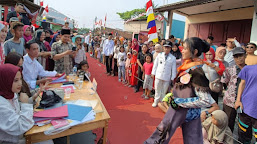 Slebew!! Jokowi (KW) Meriahkan HUT RI Ke 77 Tahun di Desa Babakan Asem, dengan Menggelar Fashion Week Ala Citayem