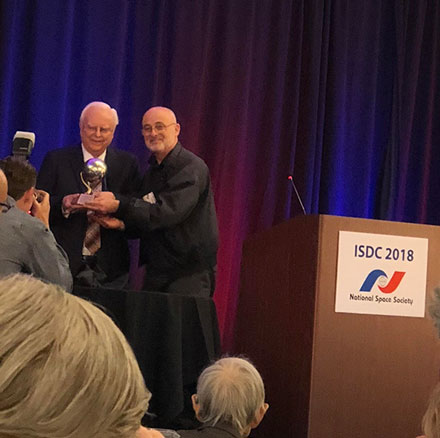 Dr. Frank Drake receives award from sci-fi author David Brin at ISDC 2018