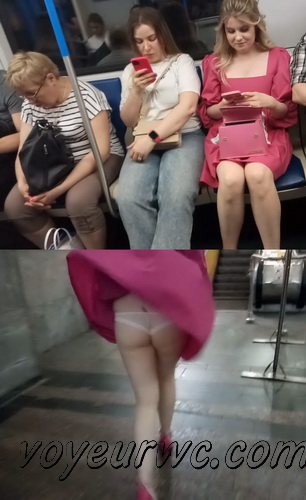 Upskirts N 3230-3237 (Upskirt voyeur videos with girls teasing with their butts on the escalator)