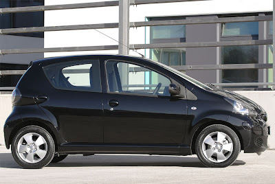 2010 Toyota Aygo Black Side View