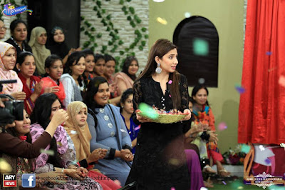 Mahira Khan Celebrate Her Birthday With Sanam Balouch At The Morning Show Today!