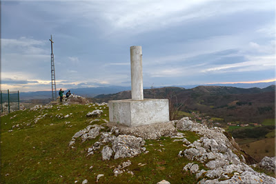 Cima de Atxabal (Peñas de Oro)